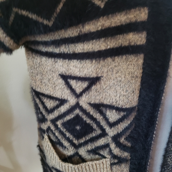 Fuzzy Knit Aztec Print NWT Open Front Oversized Cardigan - S-M - Picture 3 of 10